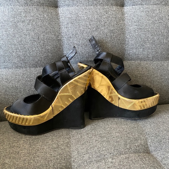 SOLD |  London High Platform Sandals | Size 38 - Picture 6 of 7